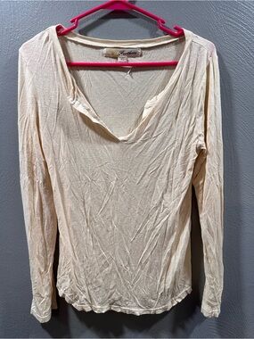 feathers Lightweight Long Sleeve V-Neck Top in Cream